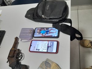 PM prende homem suspeito de assalto a van na Durval de Góes Monteiro