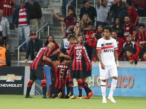 Corinthians vence no último minuto e Santa Cruz perde de novo no Brasileirão