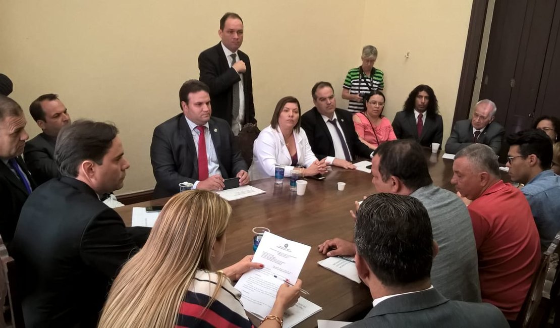 Reunião entre servidores de Maceió e vereadores termina sem resultado