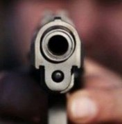 Jovem é assassinado com cinco tiros na cabeça no Trapiche da Barra, em Maceió