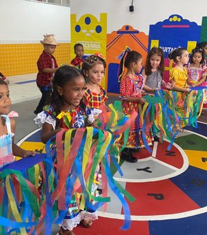 Escolas municipais festejam São João com folguedos, danças e comidas típicas