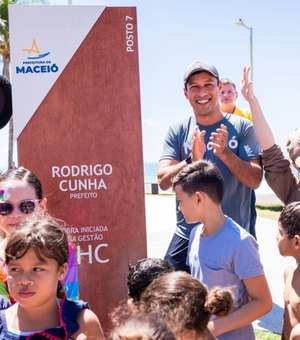 Prefeito Rodrigo Cunha entrega novo espaço de lazer no Posto 7, na Jatiúca