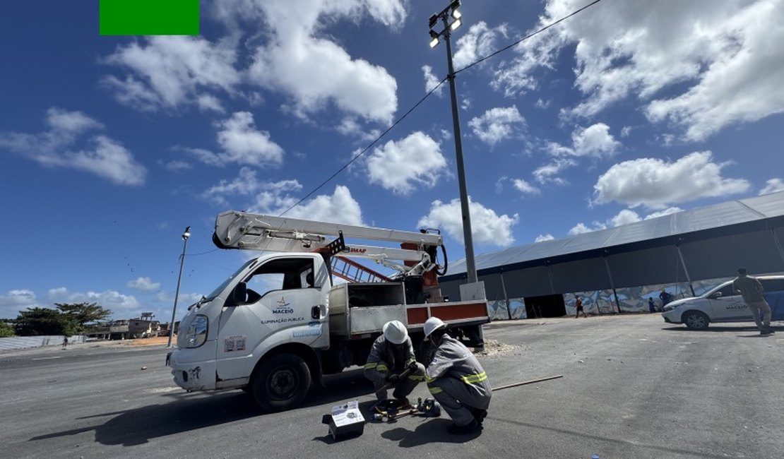 Prefeitura avança com obras para iluminação no novo Mercado da Produção
