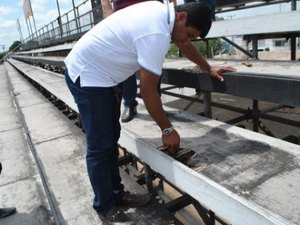 Arquibancadas metálicas do estádio Municipal permanecem interditadas