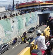 Mulher cai de viaduto e atinge motociclista no bairro do Jacintinho, em Maceió