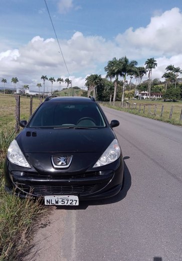 Carro com placa de Arapiraca é visto abandonado há 3 dias perto da cidade de Viçosa, em Alagoas