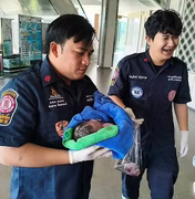 Recém-nascida é encontrada dentro da descarga de vaso sanitário na Tailândia