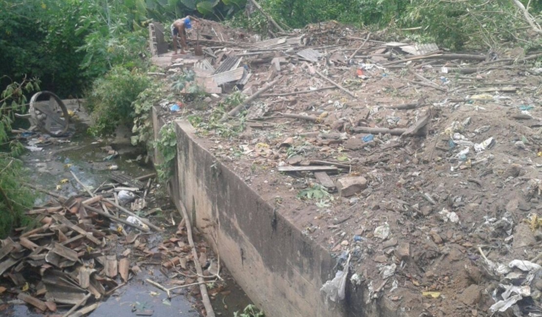 Polícia ocupa bairro Manoel Teles, reduto de traficantes em Arapiraca