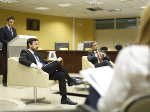 Candidato à presidência da OAB-AL apresenta propostas durante debate no TCE