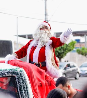 Parada Natalina enche as ruas de Palmeira de cor, luzes e magia