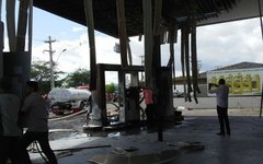 Moto explode e prova incêndio em Posto de combustíveis em Alagoas