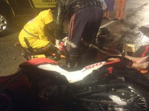 Colisão entre carro e moto deixa duas pessoas feridas no Agreste