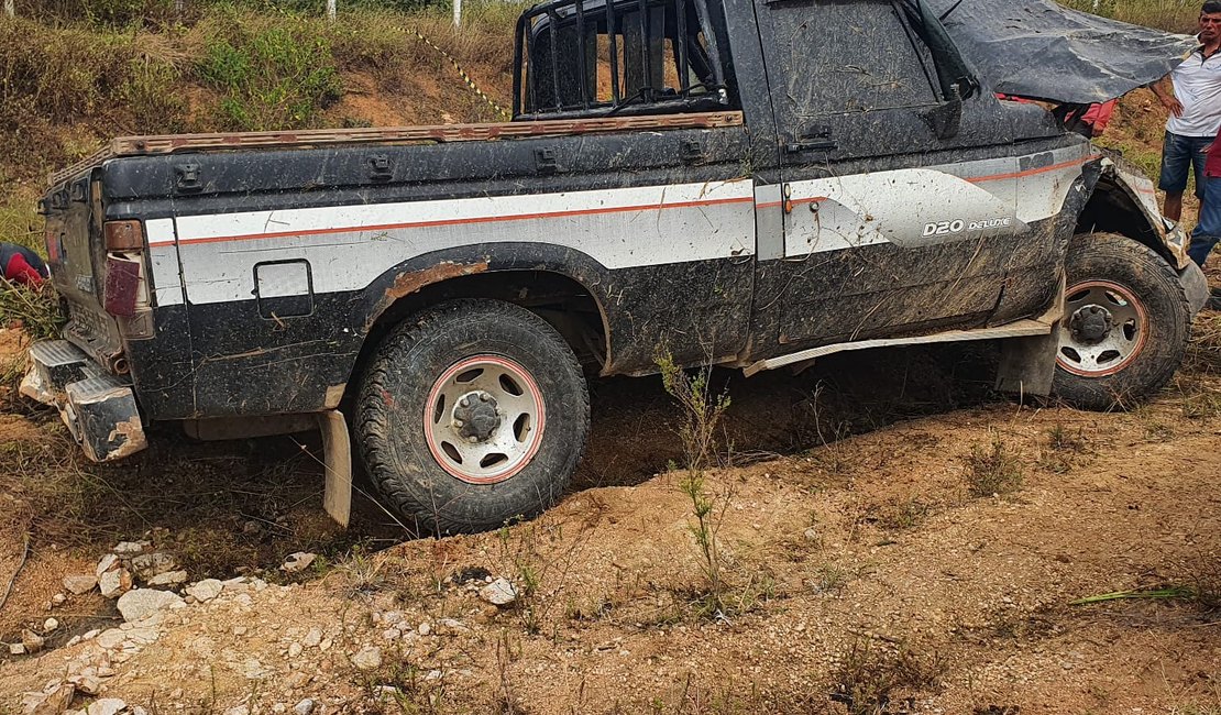 Vítima de acidente fica presa às ferragens do veículo na BR 316 em Canapi no Sertão de Alagoas