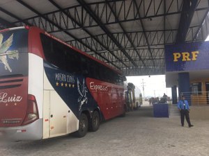 PRF prende cinco homens por crimes distintos nas BRs 101 e 316