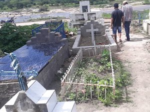 Moradores denunciam abandono de cemitério em Olivença