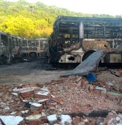 Incêndio em pátio de empresa destrói ao menos 58 ônibus; prejuízo chega a R$ 20 milhões