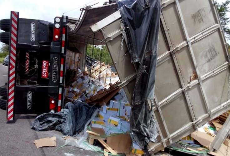 Carreteiro de empresa de Arapiraca sofre acidente em Bom Conselho