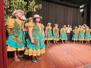 Poesia em movimento celebra talentos da EJA em espetáculo em Arapiraca