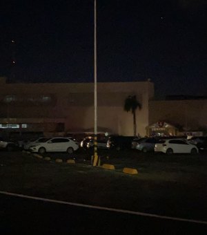 Bairros da parte baixa de Maceió ficam às escuras após 'blackout' na energia