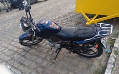 Dupla é presa com moto roubada no Conjunto Henrique Equelman