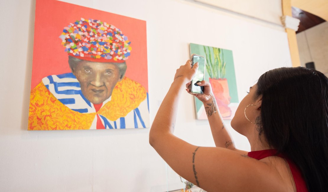 Exposição 'Retrato Reencanto' agrada visitantes no Museu da Imagem e do Som de Alagoas