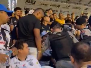 Grupo rival político xinga Rodrigo Cunha e seus filhos antes de jogo do ASA
