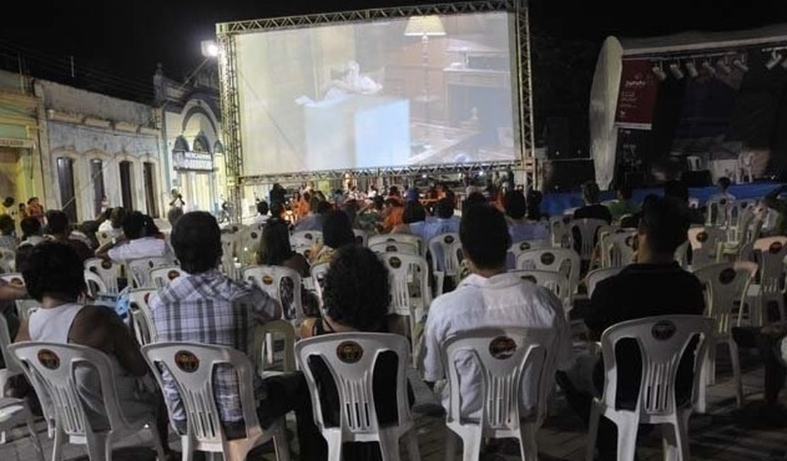 Prefeito de Penedo participa da abertura do 5º Festival de Cinema