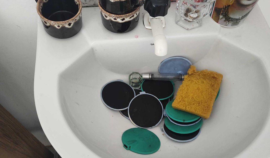 Clínica de estética é interditada por não esterilizar instrumentos e usar medicamentos vencidos
