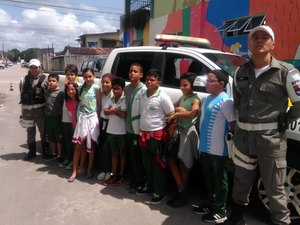 BPRv realiza ação educativa em escola da capital