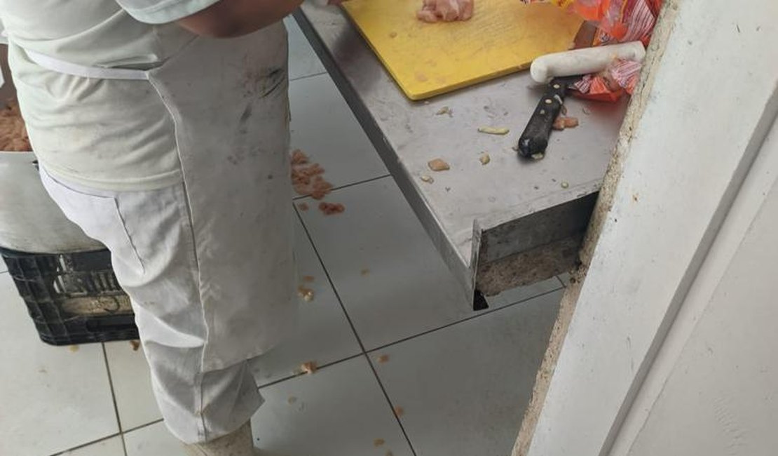 Seprev notifica empresa após denúncia de marmitas estragadas