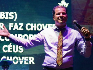 Igreja faz culto em ônibus para driblar proibição em São Paulo