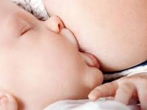 Uso de medicamentos durante amamentação deve ser orientado por farmacêutico