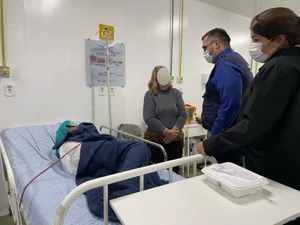 Leonardo Dias cobra regulação de paciente durante visita a UPA
