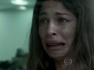 Cenas de Larissa desesperada e Bruno com overdose emociona o público