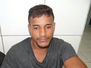 Homem que usava simulacro de arma para cometer assaltos é roubado na Ponta Verde 
