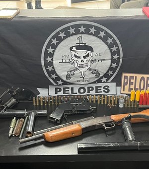 Polícia prende dupla com arsenal de armas em Palmeira dos Índios