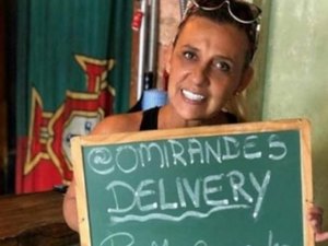 Rita Cadillac vira entregadora de quentinhas para salvar restaurante