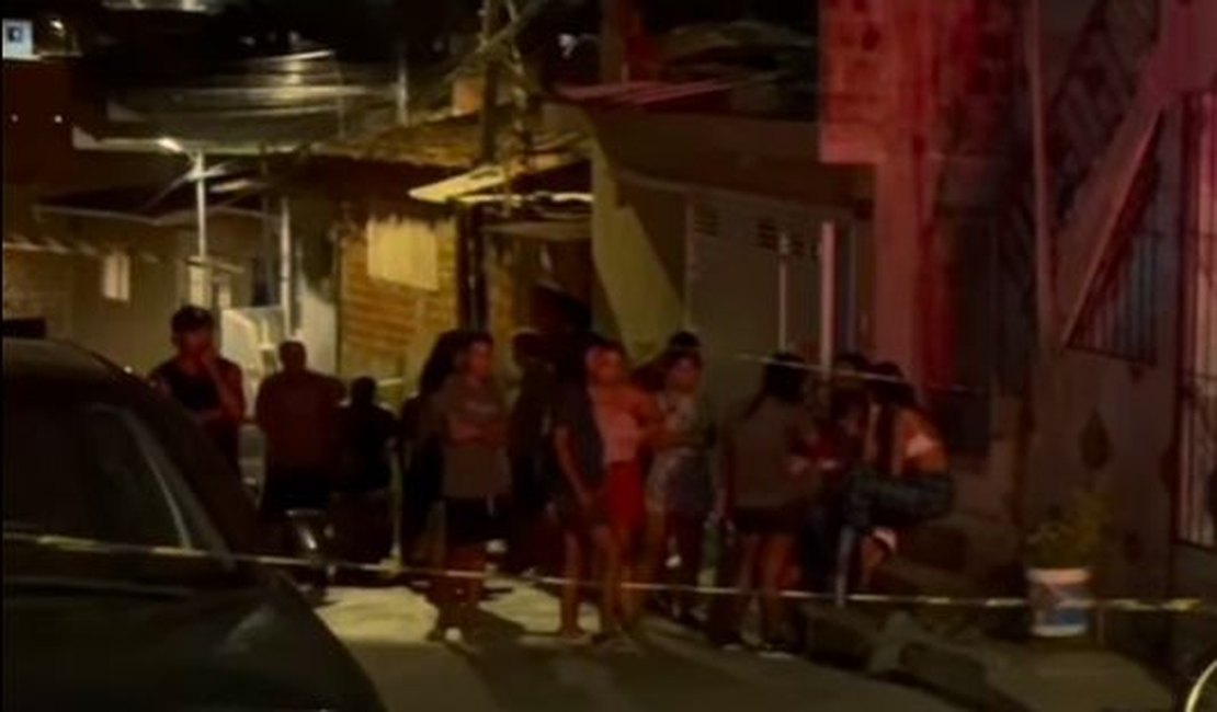 Jovem com histórico criminal é assassinado com tiros na cabeça no bairro Jacintinho