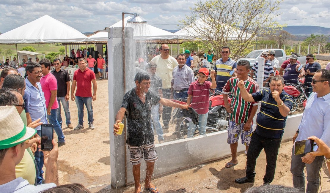 Prefeitura de Girau do Ponciano leva água encanada ao Sítio Lajeiro 