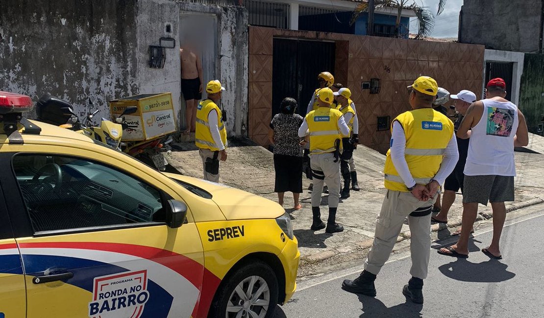 Agentes do Ronda atuam em caso de mulher que furtou um celular no Benedito Bentes