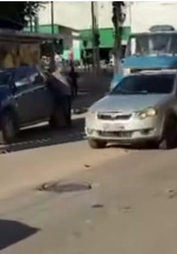 Caminhão tem falha mecânica e prejudica trânsito no Centro de Palmeira dos Índios
