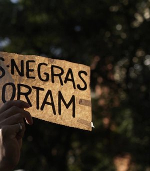 Negros têm quase 43 vezes mais risco de serem assassinados em Alagoas
