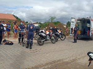 Queda de moto deixa mulher ferida, em Arapiraca