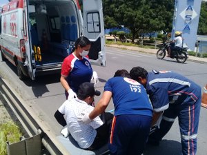 Moto colide com carro na AL-220 em Arapiraca