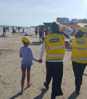 Ronda no Bairro garante acolhimento e reencontra familiares de criança perdida na orla