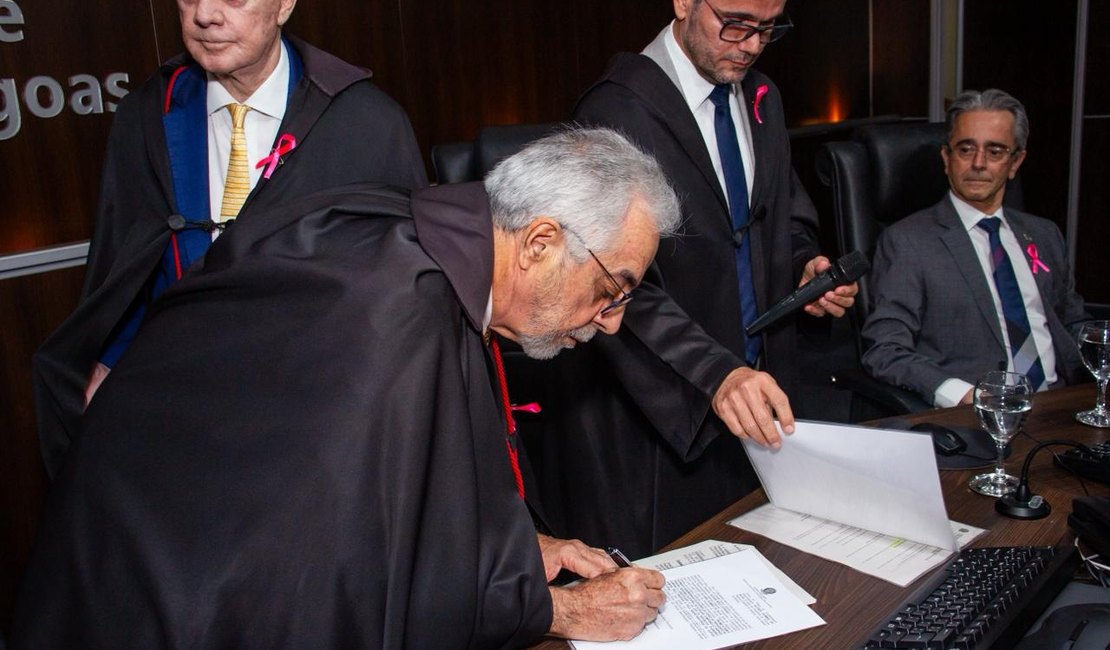 Desembargador Alcides Gusmão toma posse como presidente do TRE-AL