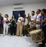 Ritmo do maracatu Baque Alagoano e sarau de poesias marcam último encontro de 2025 do Expresso Leitura