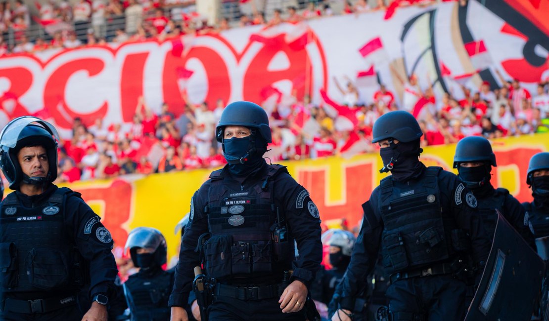 Jogo entre CRB e Figueirense terá esquema especial com cerca de 170 policiais