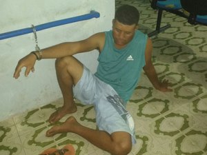 Homem invade casa da ex-mulher, quebra móveis, a ameaça e é preso no Agreste