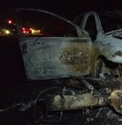 Motociclista morre após colidir com carro que incendeia em Taquarana